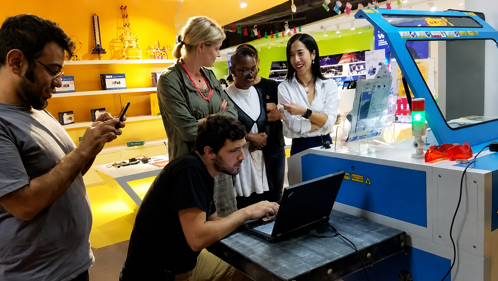 Lukes Einführungs kurs zum Lasers ch neiden ist in Shenzhen erfolgreich