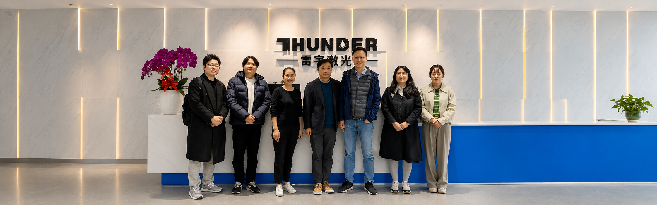 Korea Agent Choi besucht Donner laser, um über Thunder Bolt zu diskutieren
