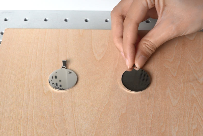 put-the-keychains-on-the-laser-bed