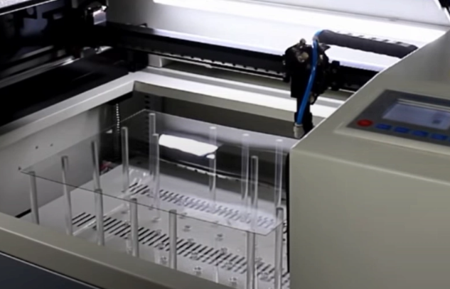 Pin-Laser-Arbeitstisch