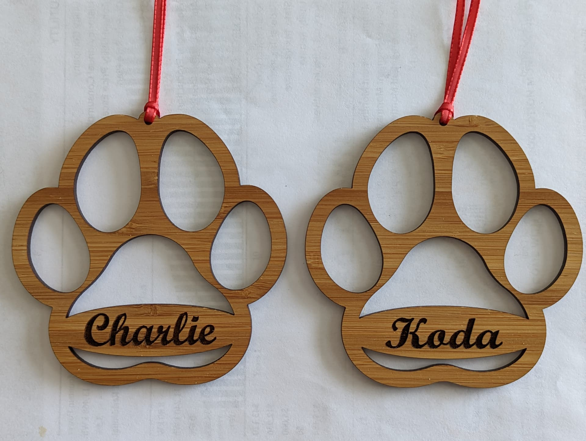 Weihnachts schmuck aus Holz mit einer Laser maschine geschnitten
