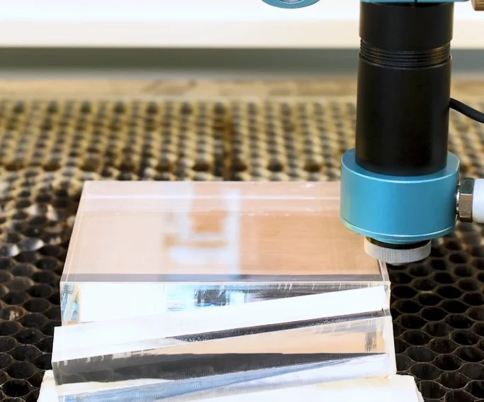 1779158600643759.png Nova-Plus-51-60W-RF-CO-laser-machine-can-cut-through-a-20mm-acrylic-easily.png