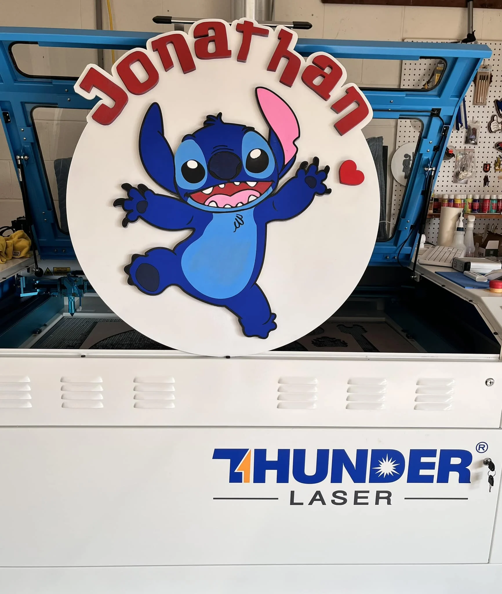 1780043230348395.webp Ein Bild der laser geschnittenen Dekoration Malerei. webp