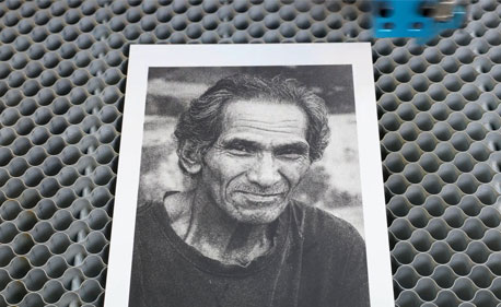 Wie man Fotos besser mit Donner laser bolzen graviert