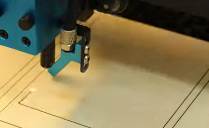 Welches Sperrholz eignet sich besser für die Laser verarbeitung?